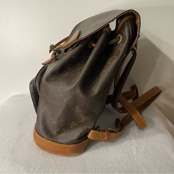 Authentic Louis Vuitton montsouris mm - Picture 4 of 13